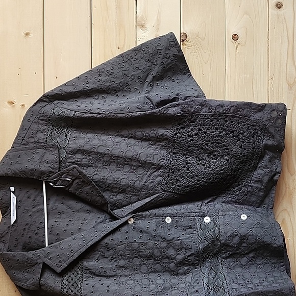 Sela Moms and Monsters Shirt Size Small - Picture 2 of 5